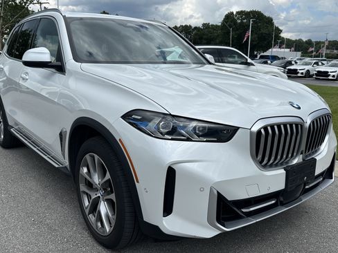 Used 2024 BMW X5 xDrive40i w/ Premium Package AWD/4WD image 2