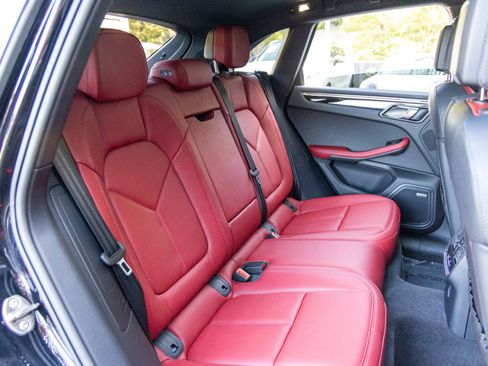 Certified 2025 Porsche Macan AWD/4WD image 54