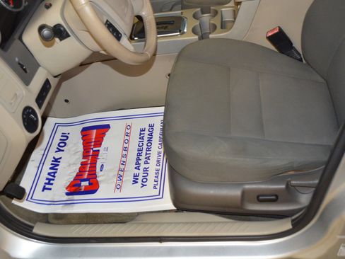 Used 2010 Ford Escape XLT image 13