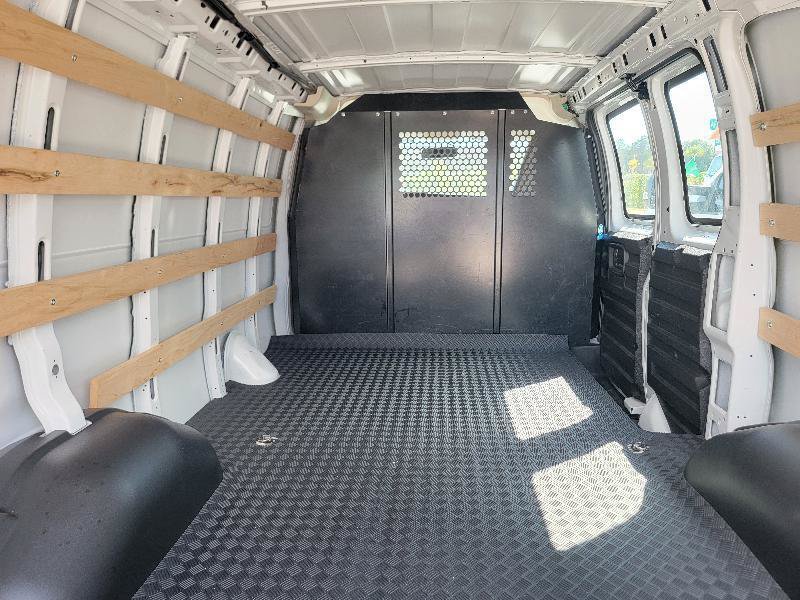 Used 2025 Chevrolet Express 2500 w/ Driver Convenience Package RWD image 5