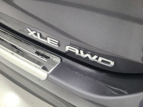 Used 2023 Toyota Highlander XLE AWD/4WD image 8
