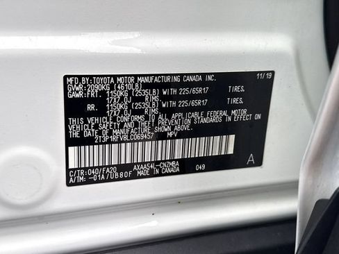 Used 2020 Toyota RAV4 XLE AWD/4WD image 17