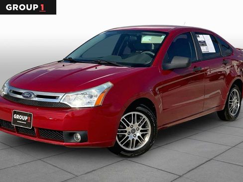 Used 2010 Ford Focus SE FWD image 1
