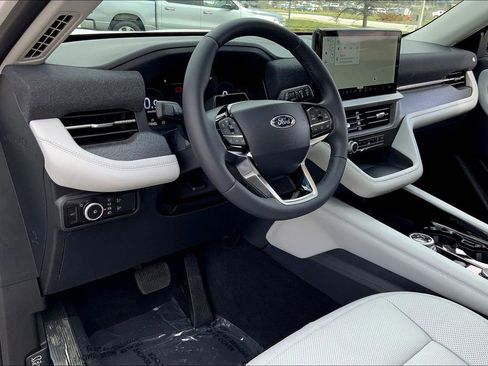 Used 2026 Ford Explorer Platinum w/ LUX Leather Package AWD/4WD image 14