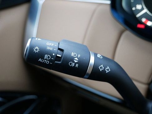 Used 2025 Land Rover Range Rover SE image 27