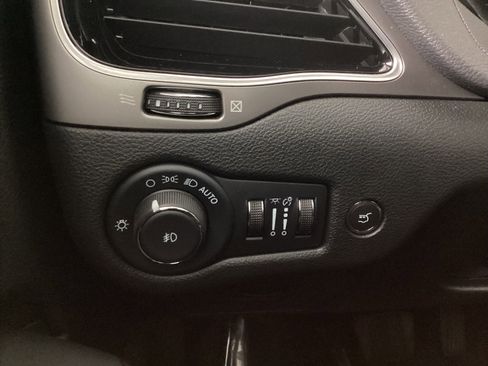 Used 2022 Jeep Cherokee Limited image 23