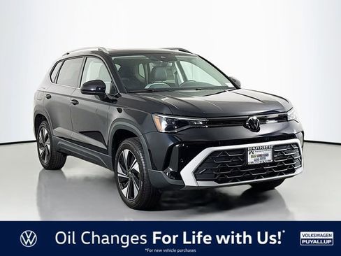 New 2025 Volkswagen Taos SE image 1