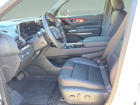New 2026 Chevrolet Traverse RS w/ LPO, Floor Liner Package image 11