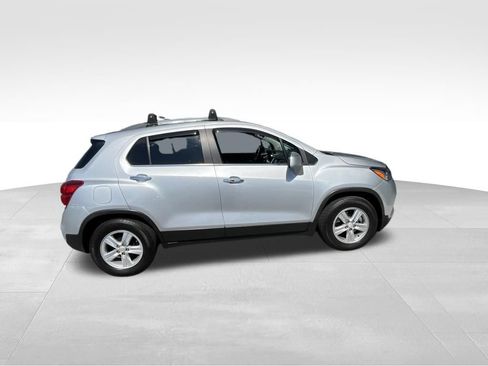 Used 2020 Chevrolet Trax LT w/ LT Convenience Package FWD image 19