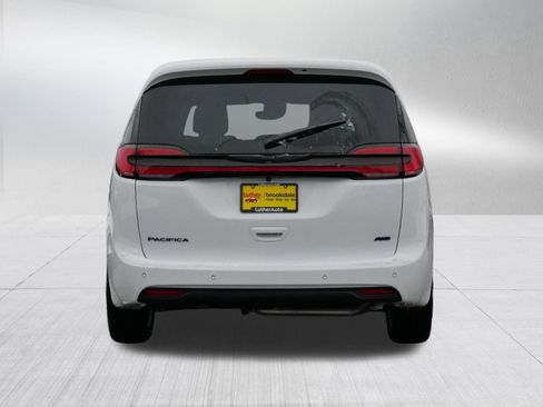New 2026 Chrysler Pacifica Select image 6