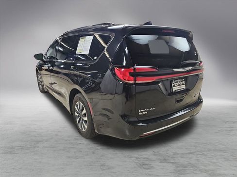 Used 2021 Chrysler Pacifica Touring-L image 5