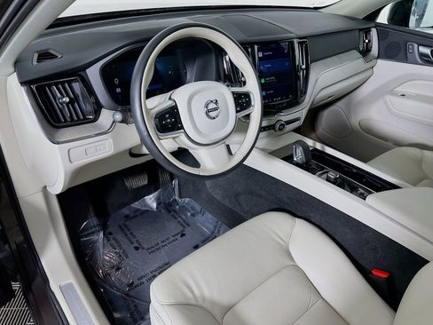 Used 2023 Volvo XC60 T8 Plus image 9