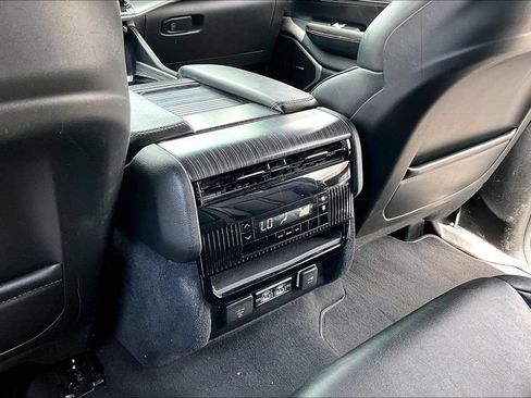Used 2023 Jeep Wagoneer Series II AWD/4WD image 10