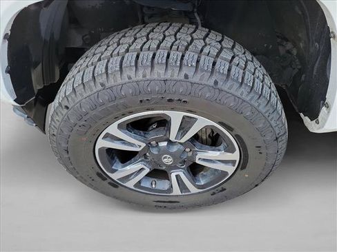 Used 2019 Toyota Tacoma TRD Sport AWD/4WD image 9