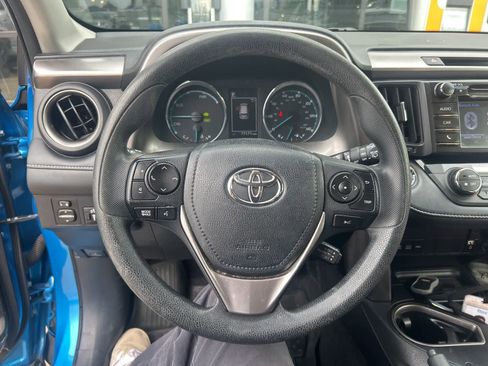 Used 2018 Toyota RAV4 LE AWD/4WD image 14