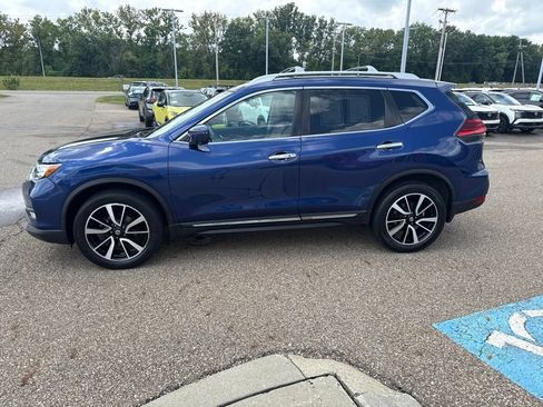 Used 2017 Nissan Rogue SL w/ SL Premium Package AWD/4WD image 4