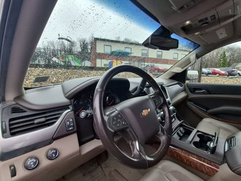 Used 2019 Chevrolet Suburban Premier image 10