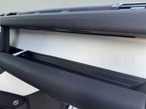 Used 2021 Land Rover Defender 90 image 44