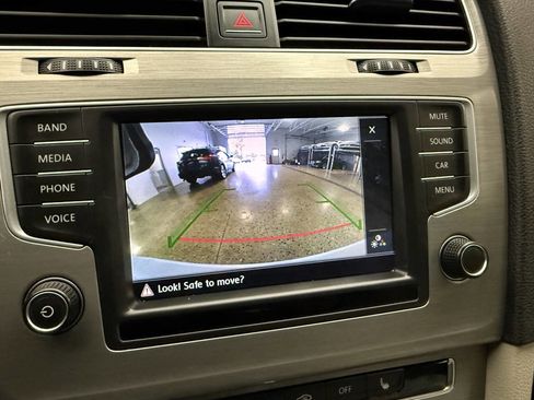 Used 2016 Volkswagen Golf SE image 18