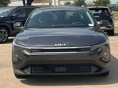 Used 2025 Kia K4 FWD image 2