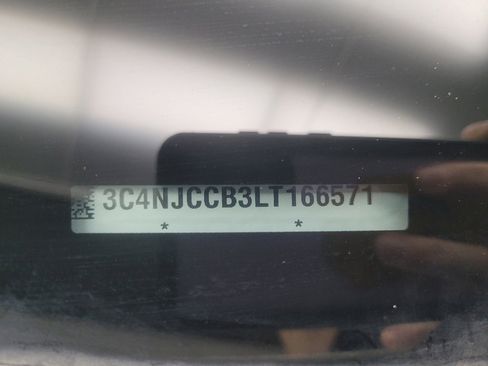 Used 2020 Jeep Compass Limited FWD image 33