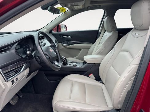 Used 2019 Cadillac XT4 Luxury w/ Cold Weather Package image 11