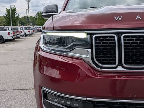 Used 2024 Jeep Wagoneer L Series II RWD image 10