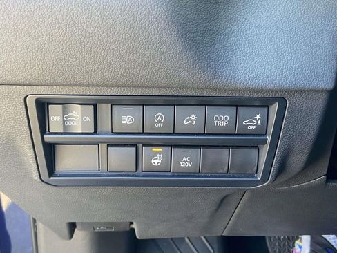 Used 2023 Toyota Tundra Limited AWD/4WD image 30