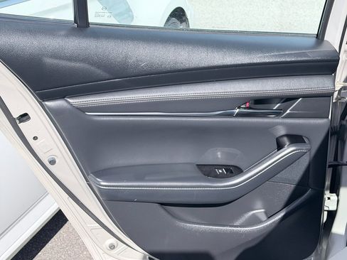 Used 2022 MAZDA MAZDA3 s image 24