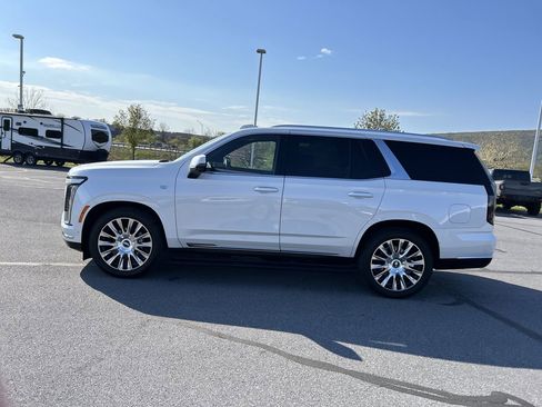 Used 2025 Cadillac Escalade Premium Luxury w/ Touring Package AWD/4WD image 4