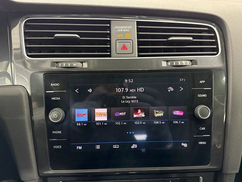 Used 2019 Volkswagen Golf SE image 19