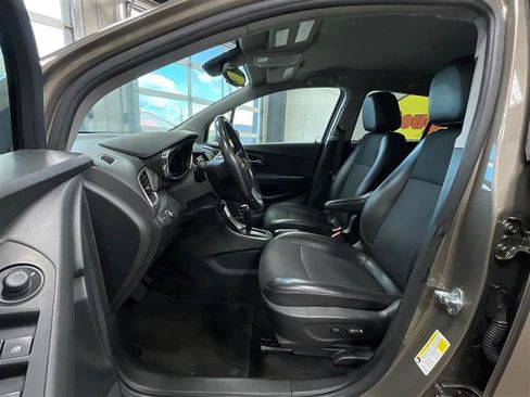 Used 2022 Chevrolet Trax LT w/ Driver Confidence Package AWD/4WD image 11