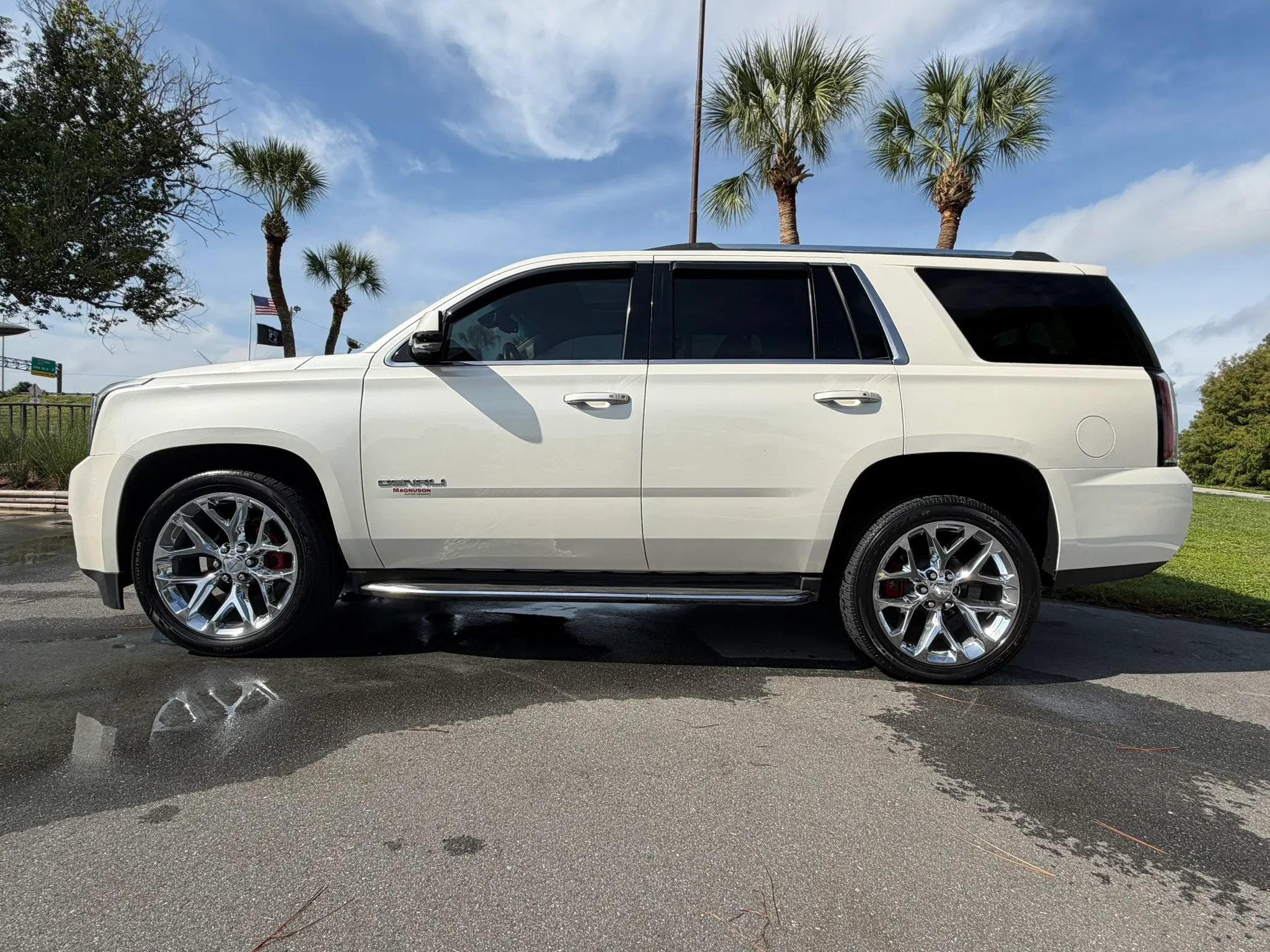 Used 2015 GMC Yukon Denali w/ Touring Package AWD/4WD image 8
