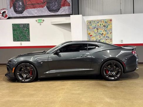 Used 2018 Chevrolet Camaro SS RWD image 5