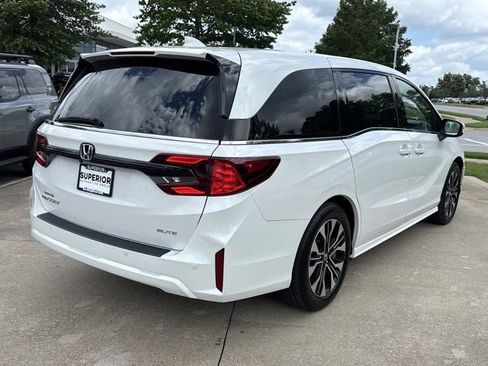 Used 2025 Honda Odyssey Elite image 3