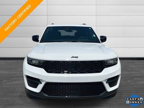Certified 2025 Jeep Grand Cherokee Altitude w/ MOPAR Finishing Package AWD/4WD image 9