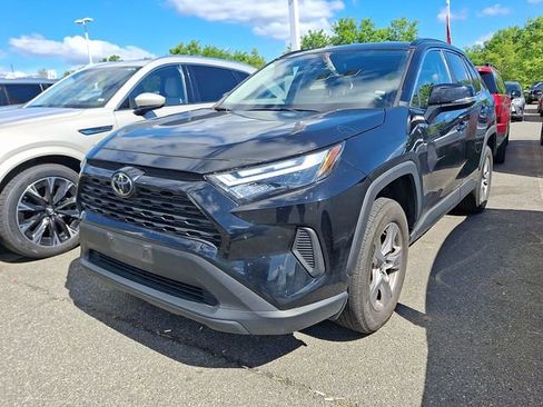 Used 2025 Toyota RAV4 XLE AWD/4WD image 2