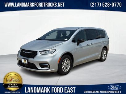 Used 2026 Chrysler Pacifica Select