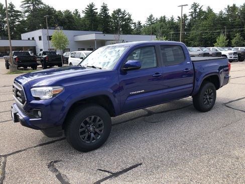 Used 2023 Toyota Tacoma SR5 AWD/4WD image 7