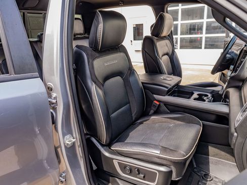 Used 2023 RAM 1500 Laramie AWD/4WD image 29