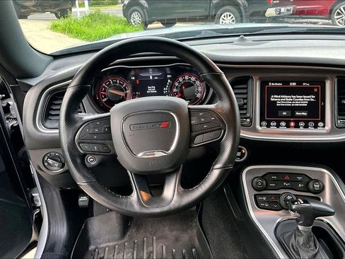 Used 2022 Dodge Challenger SXT w/ Driver Convenience Group image 4