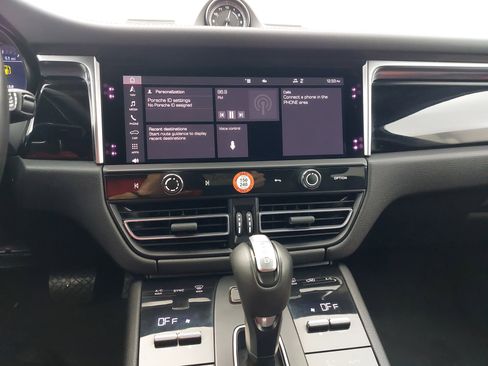 Used 2024 Porsche Macan image 22