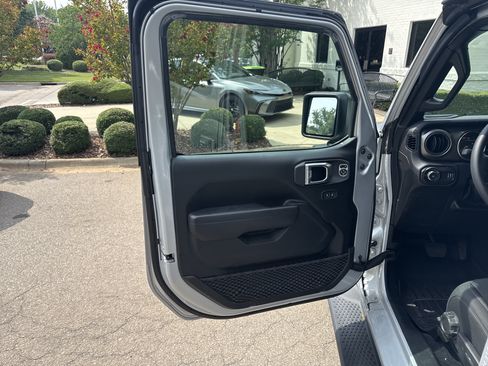 Used 2023 Jeep Wrangler Unlimited Sport AWD/4WD image 14