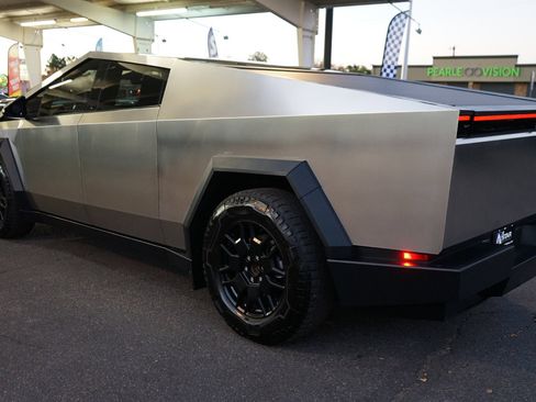 Used 2024 Tesla Cybertruck AWD Crew Cab image 5