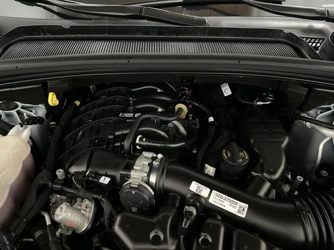 Used 2024 Jeep Grand Cherokee Altitude AWD/4WD image 7