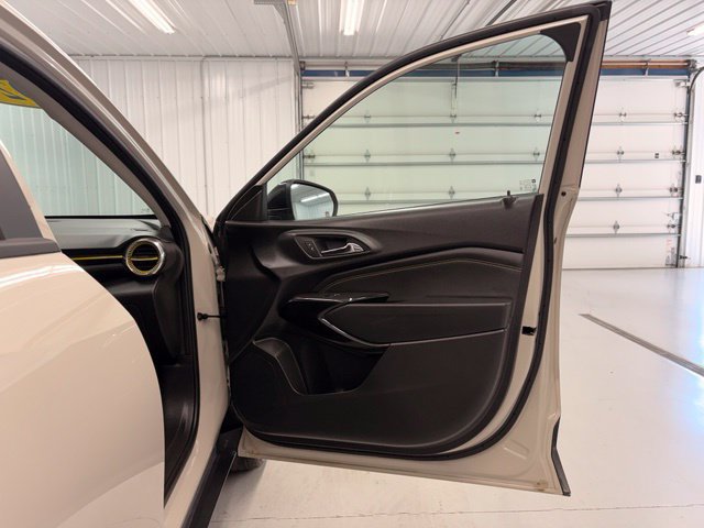 Used 2026 Chevrolet Trax ACTIV w/ Driver Confidence Package FWD image 10