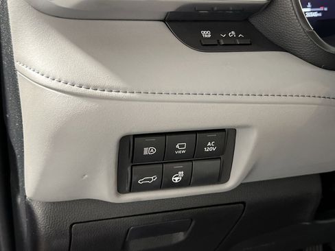 Used 2023 Toyota Highlander Platinum image 32