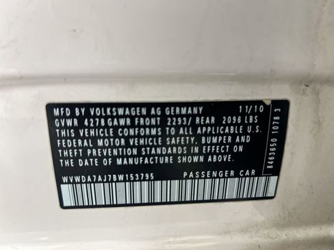 Used 2011 Volkswagen Golf 4-Door FWD image 26