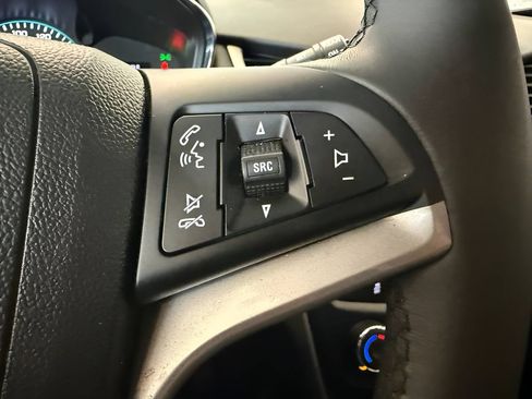 Used 2020 Chevrolet Trax LT w/ Driver Confidence Package AWD/4WD image 19