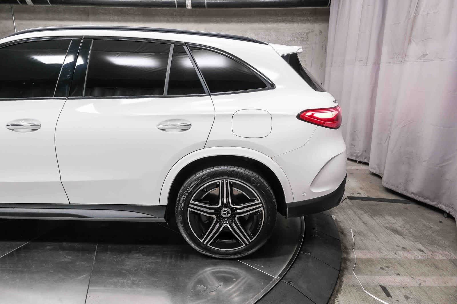 Used 2025 Mercedes-Benz GLC 350e 4MATIC image 8